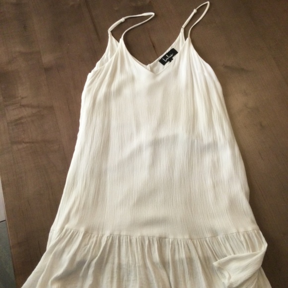 Lulu’s white sundress. - Picture 2 of 11